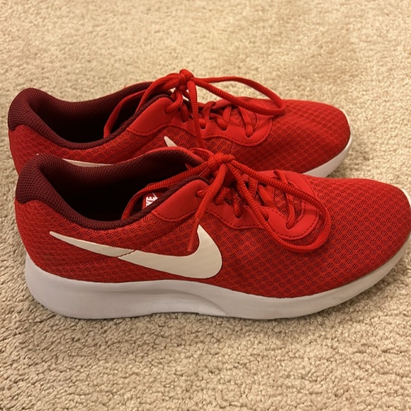 Nike Tanjun Red - Picture 2 of 5